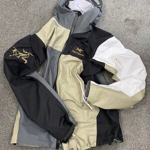 Arc'teryx BEAMS Hardshell Jacket